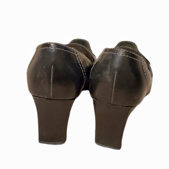 Connie women's Black point toe heels. - Picture 4 of 8